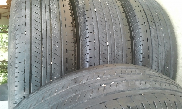 215-70-15 กองละ2500 Duravis R611
