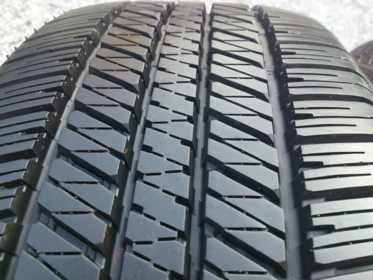 ขายแม็ก ALL NEW MAZDA พร้อมยางบริสโตน 265/65R17 ยางสัปดาห์ที่04 ปี13 ดอกยางสวยนิ่มลึกเท่ากันไม่ร้าวไม่แตกลายสภาพยาง 95\% จำนวน 1 ชุด