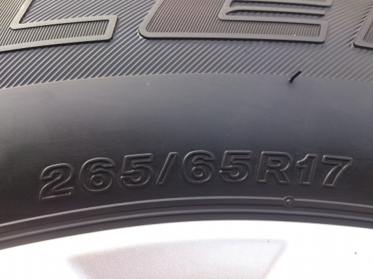 ขายแม็ก ALL NEW MAZDA พร้อมยางบริสโตน 265/65R17 ยางสัปดาห์ที่04 ปี13 ดอกยางสวยนิ่มลึกเท่ากันไม่ร้าวไม่แตกลายสภาพยาง 95\% จำนวน 1 ชุด