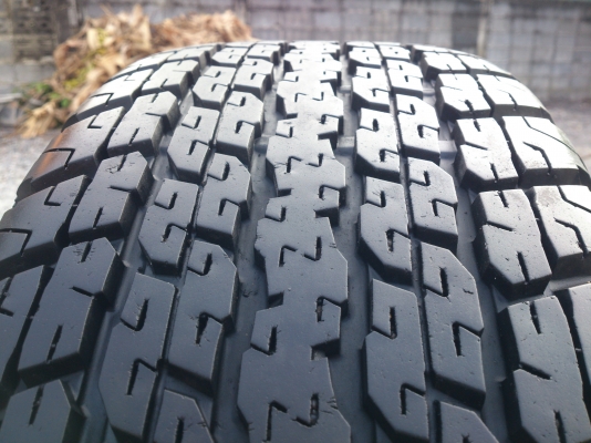 ขายแม็ก ALL NEW ISUZU พร้อมยางบริสโตน 255/65R17 ยางสัปดาห์ที่16 ปี12 ดอกยางสวยนิ่มลึกเท่ากันไม่ร้าวไม่แตกลายสภาพยาง 95\% จำนวน 1 ชุด