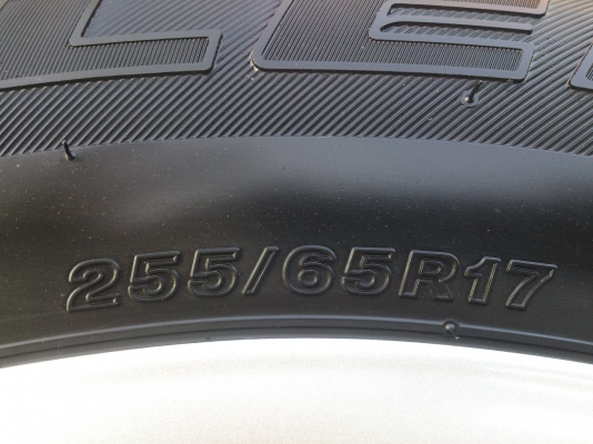 ขายแม็ก ALL NEW ISUZU พร้อมยางบริสโตน 255/65R17 ยางสัปดาห์ที่16 ปี12 ดอกยางสวยนิ่มลึกเท่ากันไม่ร้าวไม่แตกลายสภาพยาง 95\% จำนวน 1 ชุด
