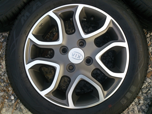 ขายแม็ก KIA 4รู ถอดป้ายแดงพร้อมยาง MAXXIS 165/60R14 ยางสัปดาห์ที่40ปี12 (ตุ่มสีอยู่ครบ) จำนวน 1 ชุด