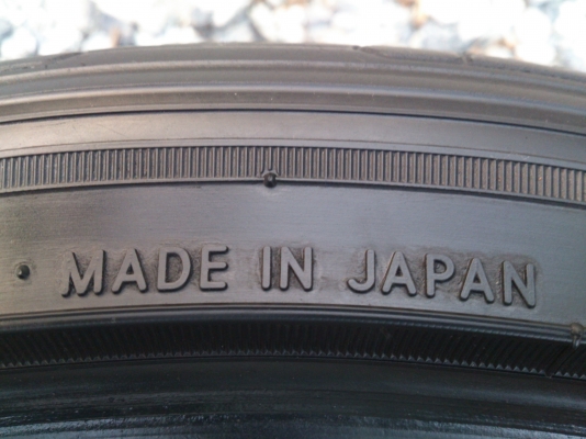 ขายยาง NITTO 235/35R19 MADE IN JAPAN ยางสัปดาห์ที่34 ปี12 ดอกยางเท่ากัน (ไม่มีปะ) จำนวน 1 คู่