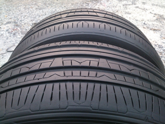 ขายยาง NITTO 235/35R19 MADE IN JAPAN ยางสัปดาห์ที่34 ปี12 ดอกยางเท่ากัน (ไม่มีปะ) จำนวน 1 คู่