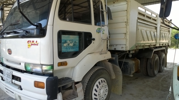 10ล้อดั้มนิสสันUD CWM430M เครื่องเดิม230แรง..วางหัว454 รถสวย..ใช้งานอยู่.จอดโรงตลอด...