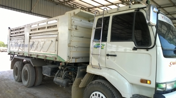 10ล้อดั้มนิสสันUD CWM430M เครื่องเดิม230แรง..วางหัว454 รถสวย..ใช้งานอยู่.จอดโรงตลอด...