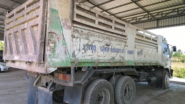 10ล้อดั้มนิสสันUD CWM430M เครื่องเดิม230แรง..วางหัว454 รถสวย..ใช้งานอยู่.จอดโรงตลอด...