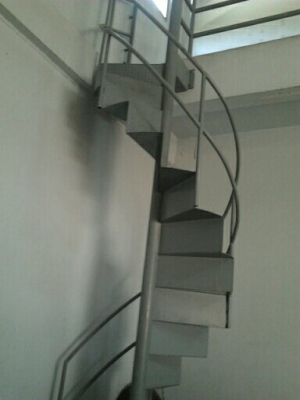 ขายด่วน บันไดเหล็กหนาอย่างดี ใช้เนื้อที่ประหยัดมาก ๆ ซื้อไปนำไปติดตั้งได้เลย  ขาย 18500 สนใจติดต่อ 089-3530206