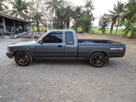 TOYOTA,  MIGHTY-X 2.5  ปี 94 เกียร์ธรรมดา   ขับดี ภายในสวย แอร์เย็น  แม็ก 17   ช่วงล่างแน่น