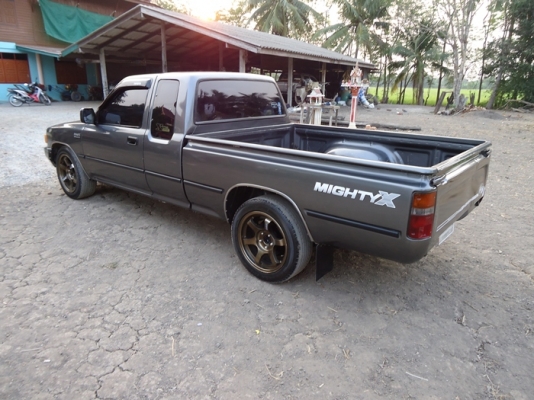 TOYOTA,  MIGHTY-X 2.5  ปี 94 เกียร์ธรรมดา   ขับดี ภายในสวย แอร์เย็น  แม็ก 17   ช่วงล่างแน่น