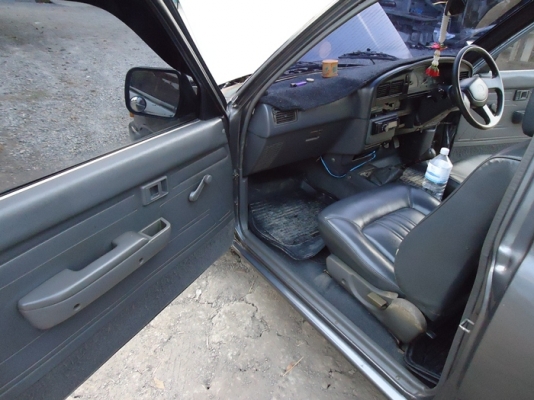 TOYOTA,  MIGHTY-X 2.5  ปี 94 เกียร์ธรรมดา   ขับดี ภายในสวย แอร์เย็น  แม็ก 17   ช่วงล่างแน่น