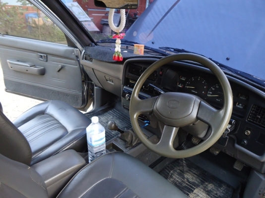 TOYOTA,  MIGHTY-X 2.5  ปี 94 เกียร์ธรรมดา   ขับดี ภายในสวย แอร์เย็น  แม็ก 17   ช่วงล่างแน่น