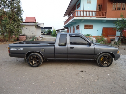 TOYOTA,  MIGHTY-X 2.5  ปี 94 เกียร์ธรรมดา   ขับดี ภายในสวย แอร์เย็น  แม็ก 17   ช่วงล่างแน่น