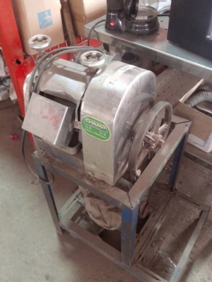 ขายเครื่องคั้นน้ำอ้อย ยี่ห้อ CHAMP พร้อมมอเตอร์