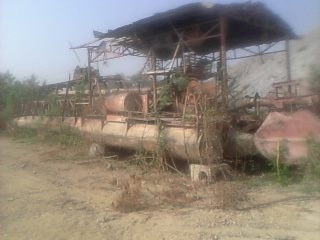 เรือทุ่นดูดทรายเครื่อง EF 750 ฮีโน่ปั้มดูด 12 ออก 10 ยาว 34 เมตร ทุ่นเพิ่มข้าง 5 ลูก ข้างละ 2 ลูกด้านท้าย 1 ลูก เครื่องดีพื้นทุ่นมีสนิมกินเป็นบางท่อนต่อทุ่นต่อเป็นห้องมีรั่วเป็นบางห้องสภาพช่วงบนดีพร้อมใช้เครื่องดีปั้มดูดได้ พร้อมท่อส่ง 10 ท่อน ขาย 620000