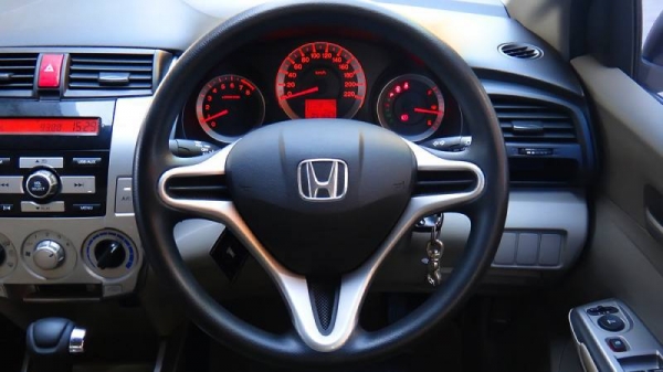 ขาย HONDA CITY 1.5 I-VTEC สวยๆคับ คันนี้ปี'09 ประวัติดี ไม่มีโดนแรงๆหนักๆมาแน่นอนคับ สวยทั้งภายนอก-ภายใน ช่วงล่างเนียนๆ*คันนี้มีการันตีสภาพรถ เช็คเจอประวัติเสียภายหลัง รับซื้อคืนเต็มราคา ..แจ็กกี้จัดให้..