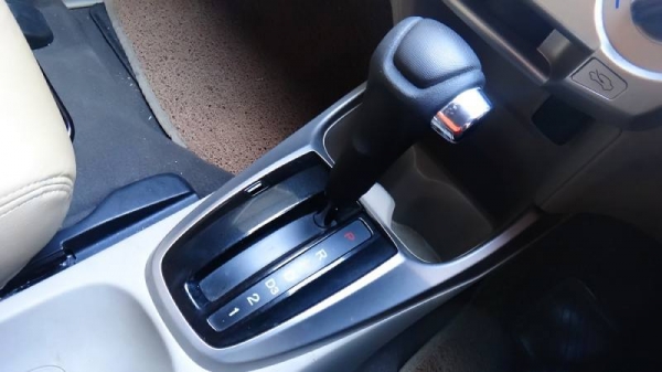 ขาย HONDA CITY 1.5 I-VTEC สวยๆคับ คันนี้ปี'09 ประวัติดี ไม่มีโดนแรงๆหนักๆมาแน่นอนคับ สวยทั้งภายนอก-ภายใน ช่วงล่างเนียนๆ*คันนี้มีการันตีสภาพรถ เช็คเจอประวัติเสียภายหลัง รับซื้อคืนเต็มราคา ..แจ็กกี้จัดให้..