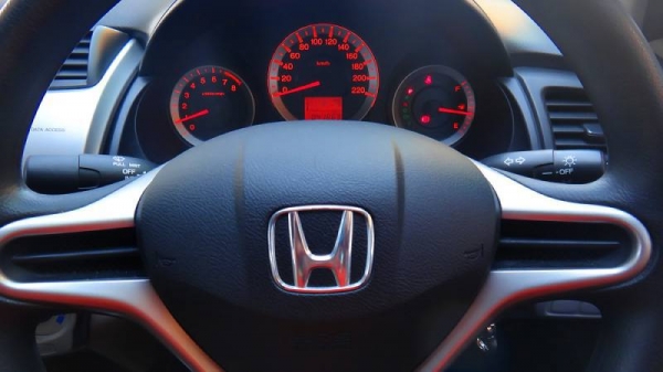 ขาย HONDA CITY 1.5 I-VTEC สวยๆคับ คันนี้ปี'09 ประวัติดี ไม่มีโดนแรงๆหนักๆมาแน่นอนคับ สวยทั้งภายนอก-ภายใน ช่วงล่างเนียนๆ*คันนี้มีการันตีสภาพรถ เช็คเจอประวัติเสียภายหลัง รับซื้อคืนเต็มราคา ..แจ็กกี้จัดให้..