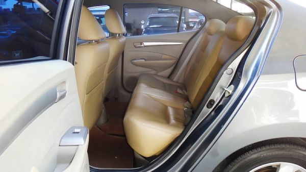 ขาย HONDA CITY 1.5 I-VTEC สวยๆคับ คันนี้ปี'09 ประวัติดี ไม่มีโดนแรงๆหนักๆมาแน่นอนคับ สวยทั้งภายนอก-ภายใน ช่วงล่างเนียนๆ*คันนี้มีการันตีสภาพรถ เช็คเจอประวัติเสียภายหลัง รับซื้อคืนเต็มราคา ..แจ็กกี้จัดให้..