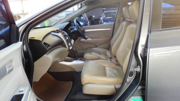 ขาย HONDA CITY 1.5 I-VTEC สวยๆคับ คันนี้ปี'09 ประวัติดี ไม่มีโดนแรงๆหนักๆมาแน่นอนคับ สวยทั้งภายนอก-ภายใน ช่วงล่างเนียนๆ*คันนี้มีการันตีสภาพรถ เช็คเจอประวัติเสียภายหลัง รับซื้อคืนเต็มราคา ..แจ็กกี้จัดให้..