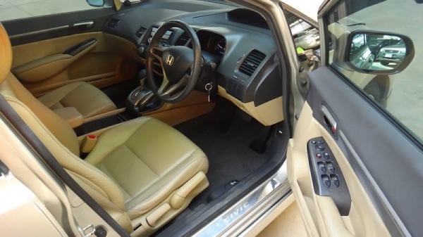 ลูกค้าท่านใด กำลังมองหา CIVIC สวยๆซักคัน...แจ็กกี้ แนะนำคันนี้คับ...ประวัติดี สภาพรถสวยๆทั้งภายนอก-ภายใน...คันนี้ "แจ็กกี้"รับประกันความงามคับ