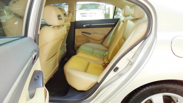 ลูกค้าท่านใด กำลังมองหา CIVIC สวยๆซักคัน...แจ็กกี้ แนะนำคันนี้คับ...ประวัติดี สภาพรถสวยๆทั้งภายนอก-ภายใน...คันนี้ "แจ็กกี้"รับประกันความงามคับ