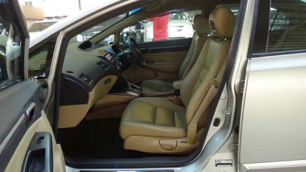 ลูกค้าท่านใด กำลังมองหา CIVIC สวยๆซักคัน...แจ็กกี้ แนะนำคันนี้คับ...ประวัติดี สภาพรถสวยๆทั้งภายนอก-ภายใน...คันนี้ "แจ็กกี้"รับประกันความงามคับ