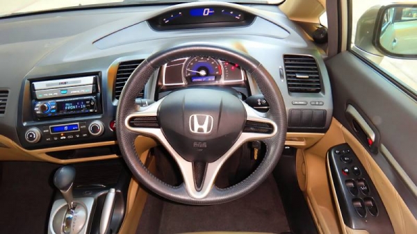 ลูกค้าท่านใด กำลังมองหา CIVIC สวยๆซักคัน...แจ็กกี้ แนะนำคันนี้คับ...ประวัติดี สภาพรถสวยๆทั้งภายนอก-ภายใน...คันนี้ "แจ็กกี้"รับประกันความงามคับ