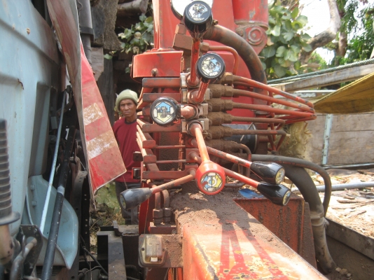 ISUZU   ROCKY    175  แรง   ติดเครน 855,000 บาท