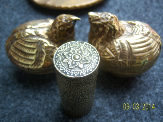 นกกวัก คุ้ม ทองเหลือง และ ตลับใส่ยานัตถ์