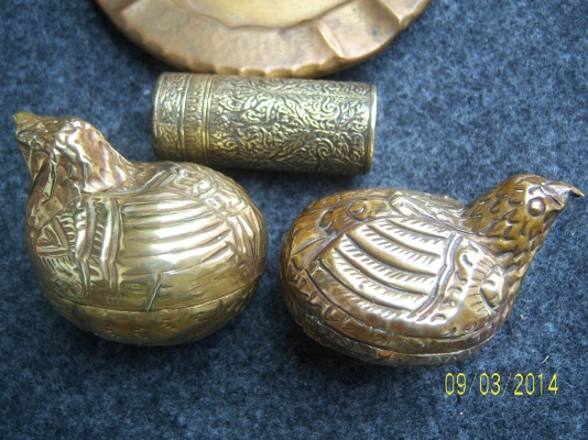 นกกวัก คุ้ม ทองเหลือง และ ตลับใส่ยานัตถ์