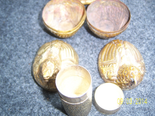 นกกวัก คุ้ม ทองเหลือง และ ตลับใส่ยานัตถ์