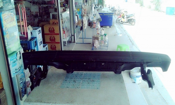 กันชนหลัง newdmax v-cross ของแท้ออกจากศูนย์ถอดวันรับรถ