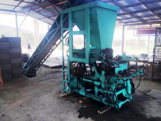 เครื่องอัดบล๊อกไฮดรอลิก เครื่องศิลาทิพย์พิจิตร ใช้งานปีเดียว โม่ใหญ่ ๑.๕ เมตร ทุบราคาพิเศษเหลือเพียง 185,000 บาท.