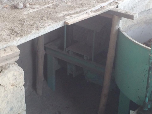 เครื่องอัดบล๊อกไฮดรอลิก เครื่องศิลาทิพย์พิจิตร ใช้งานปีเดียว โม่ใหญ่ ๑.๕ เมตร ทุบราคาพิเศษเหลือเพียง 185,000 บาท.