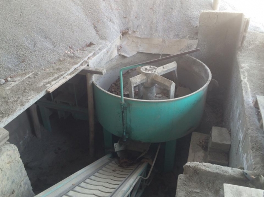 เครื่องอัดบล๊อกไฮดรอลิก เครื่องศิลาทิพย์พิจิตร ใช้งานปีเดียว โม่ใหญ่ ๑.๕ เมตร ทุบราคาพิเศษเหลือเพียง 185,000 บาท.