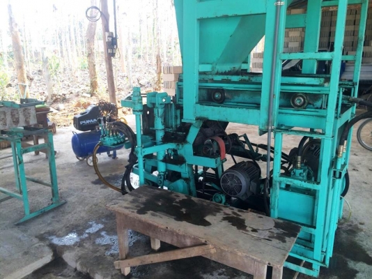เครื่องอัดบล๊อกไฮดรอลิก เครื่องศิลาทิพย์พิจิตร ใช้งานปีเดียว โม่ใหญ่ ๑.๕ เมตร ทุบราคาพิเศษเหลือเพียง 185,000 บาท.