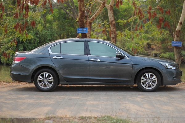 ขายaccord 2.0 สภาพสวยราคาไม่แพง