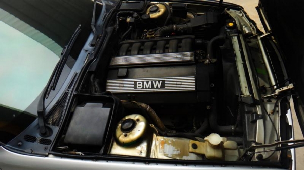 มาแร้วคับ...BMW 525IA big nose สีเทา ปี1997 สภาพสวยเรยคับ รถไม่ช้ำ ใช้งานได้ยาวๆ ...ลูกค้าท่านใด ชอบรถแนวๆนี้ จัดไปคับ...แจ็กกี้เปิดให้ถูกๆ... ราคา : 269,000 บาท สภาพสินค้า : มือสอง ยี่ห้อ : BMW รุ่น : SERIES 5 ปี : 1997 เชื้อเพลิง : เบนซิน BMW 525iA BIG