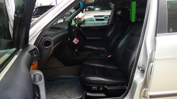 มาแร้วคับ...BMW 525IA big nose สีเทา ปี1997 สภาพสวยเรยคับ รถไม่ช้ำ ใช้งานได้ยาวๆ ...ลูกค้าท่านใด ชอบรถแนวๆนี้ จัดไปคับ...แจ็กกี้เปิดให้ถูกๆ... ราคา : 269,000 บาท สภาพสินค้า : มือสอง ยี่ห้อ : BMW รุ่น : SERIES 5 ปี : 1997 เชื้อเพลิง : เบนซิน BMW 525iA BIG