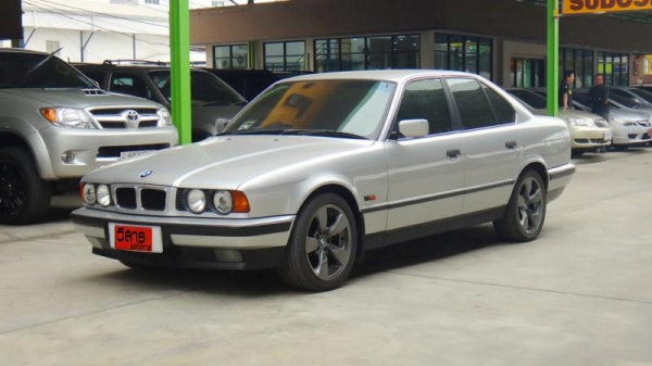 มาแร้วคับ...BMW 525IA big nose สีเทา ปี1997 สภาพสวยเรยคับ รถไม่ช้ำ ใช้งานได้ยาวๆ ...ลูกค้าท่านใด ชอบรถแนวๆนี้ จัดไปคับ...แจ็กกี้เปิดให้ถูกๆ... ราคา : 269,000 บาท สภาพสินค้า : มือสอง ยี่ห้อ : BMW รุ่น : SERIES 5 ปี : 1997 เชื้อเพลิง : เบนซิน BMW 525iA BIG