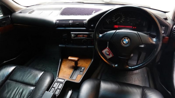 มาแร้วคับ...BMW 525IA big nose สีเทา ปี1997 สภาพสวยเรยคับ รถไม่ช้ำ ใช้งานได้ยาวๆ ...ลูกค้าท่านใด ชอบรถแนวๆนี้ จัดไปคับ...แจ็กกี้เปิดให้ถูกๆ... ราคา : 269,000 บาท สภาพสินค้า : มือสอง ยี่ห้อ : BMW รุ่น : SERIES 5 ปี : 1997 เชื้อเพลิง : เบนซิน BMW 525iA BIG