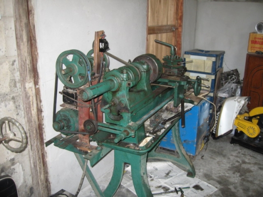 เครื่องกลึงเล็ก