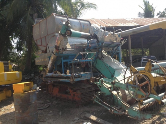 รถเกี่ยวข้าววรพจน์ เครื่องjo8c ปั้มไดกิ้น22 ตัวเดิน 200