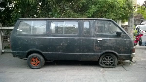 ขายรถตู้เก่า นิสสันสภาพซากเครื่องยังสตาร์ทติด