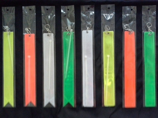 แผ่นสะท้อนแสงท้ายรถ เทรนใหม่มาแรงติดก่อนหล่อก่อน ติดได้ทุกรุ่น ความยาว8.5"รวมตะขอยาว10"ราคาคลองถมกันเลยคร้าบถูกๆ สนใจ081-7915677/inboxคร้าบ