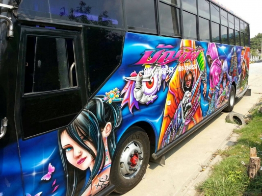 ขายรถบัสพัดลมตัวถังเชิดชัย ทรงวอลโว่(สภาพเดิมๆ) คัชซีเบนซ์ เครื่องนิสัน 330 HP. อินเตอร์เทอร์โบ คานหน้าหลังนิสัน ก้นโครงหน้าหลังใหญ่เบนซ์  8 สูบ