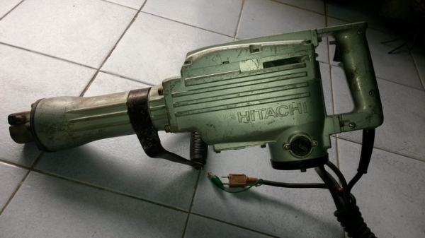 เครื่องสกัดคอนกรีตตัวใหญ่ ยี่ห้อ HITACHI PH-65A สภาพดีมากๆใช้งานมาน้อย