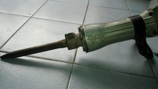 เครื่องสกัดคอนกรีตตัวใหญ่ ยี่ห้อ HITACHI PH-65A สภาพดีมากๆใช้งานมาน้อย