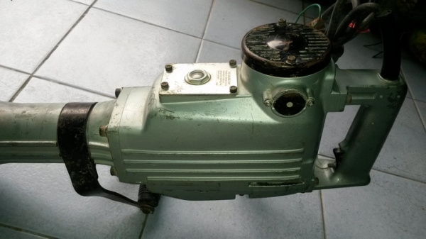 เครื่องสกัดคอนกรีตตัวใหญ่ ยี่ห้อ HITACHI PH-65A สภาพดีมากๆใช้งานมาน้อย